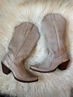 Idyllwind Strut Western Boots Snip Toe
Cowgirl Snake Print Leather Womens size 8